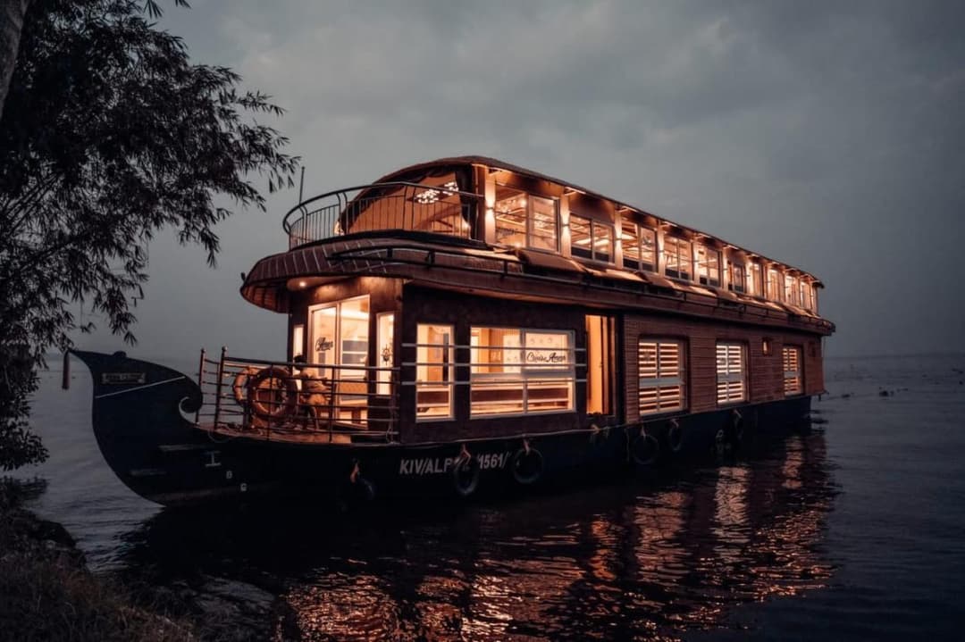 Luxury Houseboat