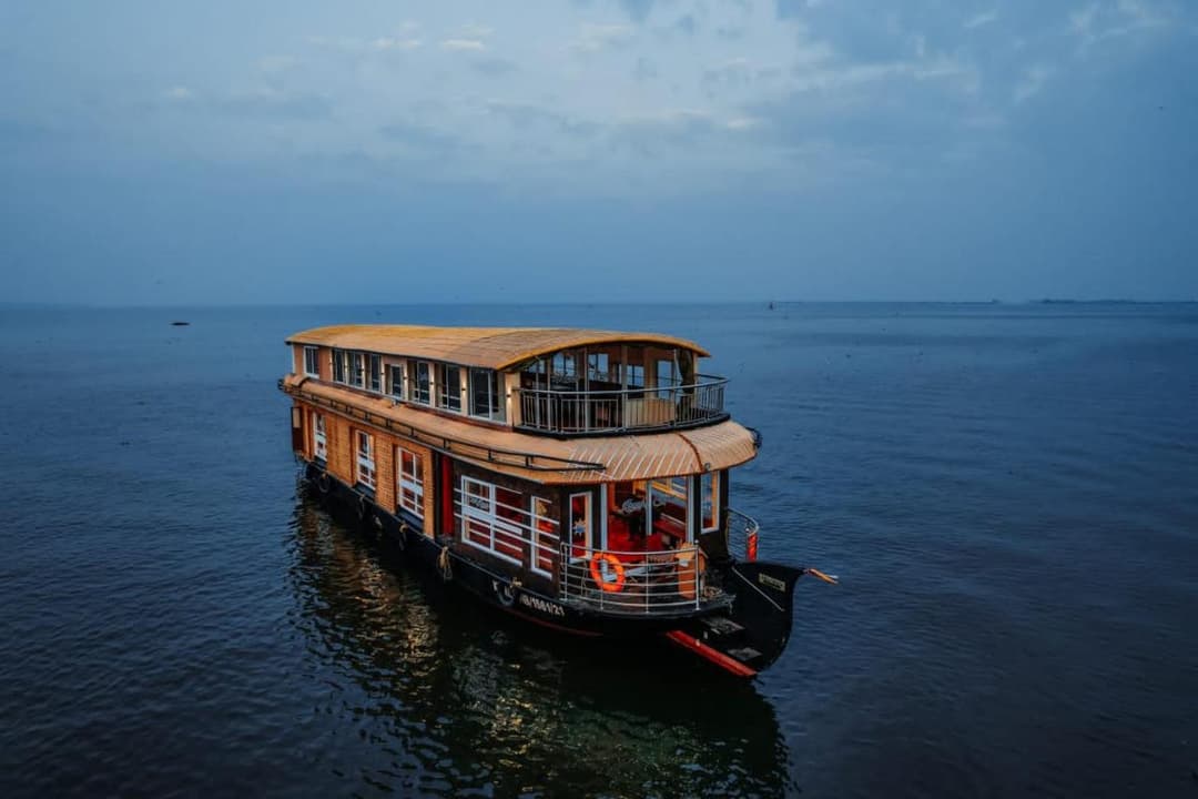 Premium Houseboat